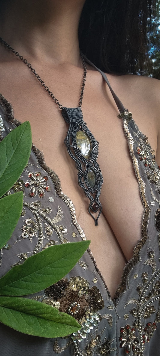 Amulet of Trust & Instinct