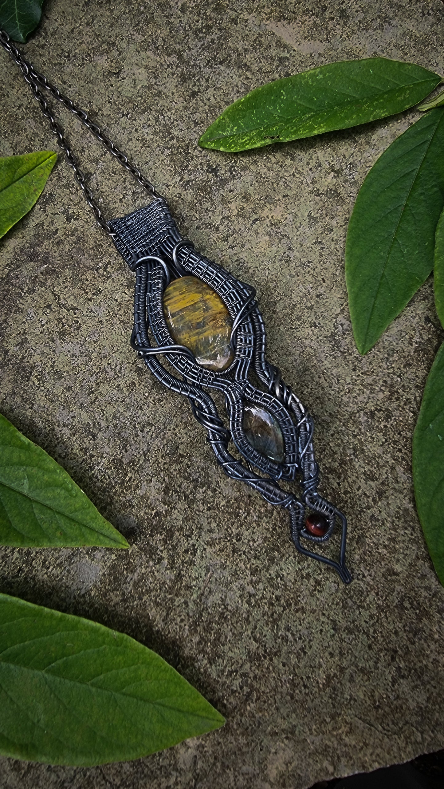 Amulet of Trust & Instinct